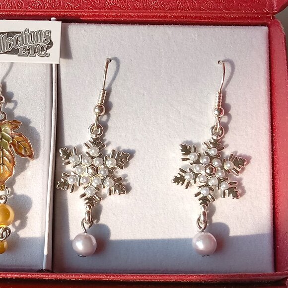 3 Pairs of Dangle Earrings, Butterflies, Leafs, Snowflakes - Picture 4 of 16